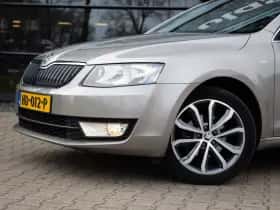 Škoda Octavia (2015) thumbnail 8