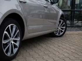 Škoda Octavia (2015) thumbnail 9