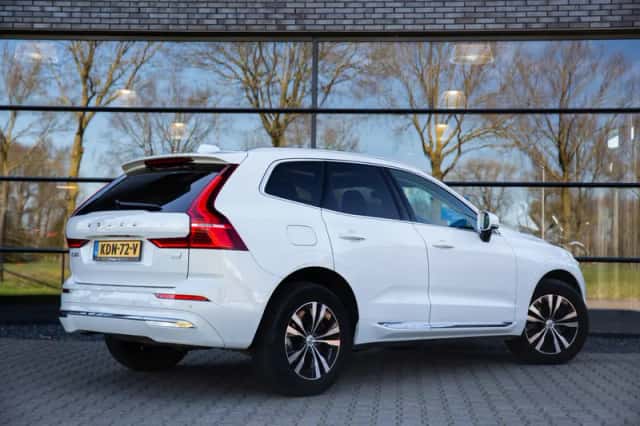 Volvo XC60 (2023) thumbnail 2