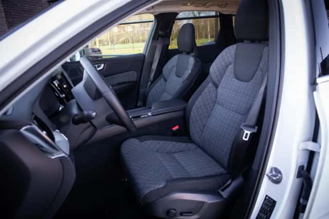 Volvo XC60 (2023) thumbnail 4