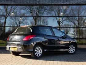 Peugeot 308 (2011) thumbnail 2