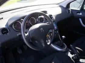 Peugeot 308 (2011) thumbnail 4