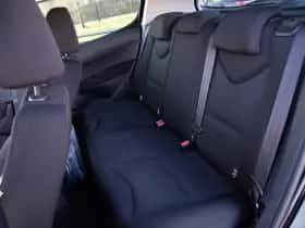 Peugeot 308 (2011) thumbnail 9
