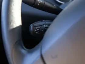 Peugeot 308 (2011) thumbnail 10