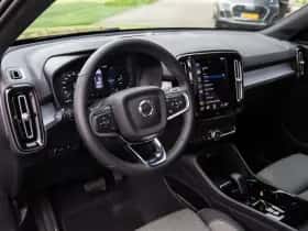 Volvo XC40 (2022) thumbnail 4