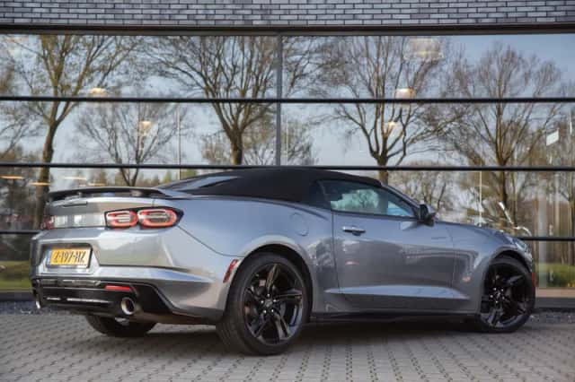 Chevrolet Camaro Convertible (2019) thumbnail 3