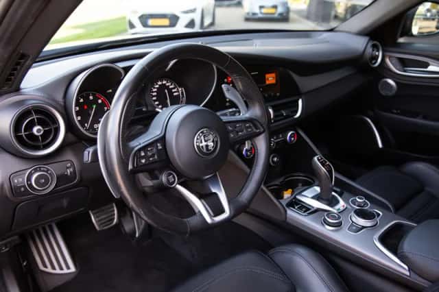Alfa Romeo Giulia (2020) thumbnail 5