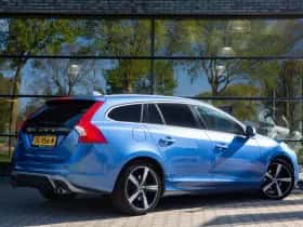 Volvo V60 (2017) thumbnail 2