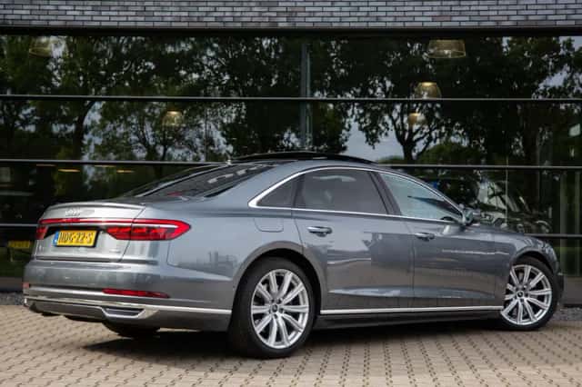 Audi A8 (2021) thumbnail 2