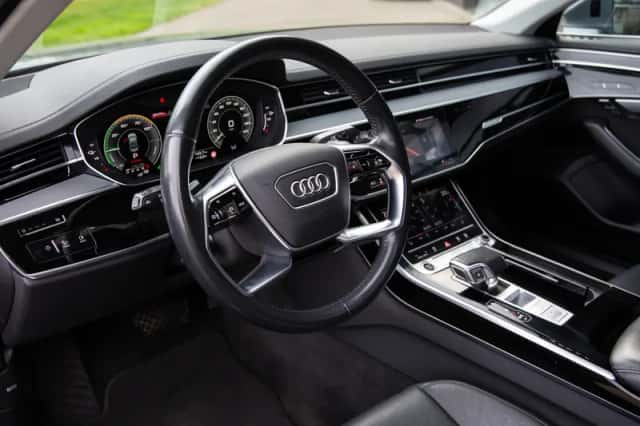 Audi A8 (2021) thumbnail 5
