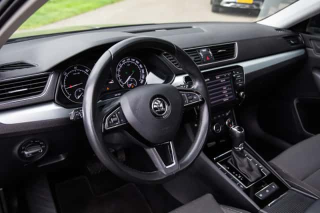 Škoda Superb (2017) thumbnail 5