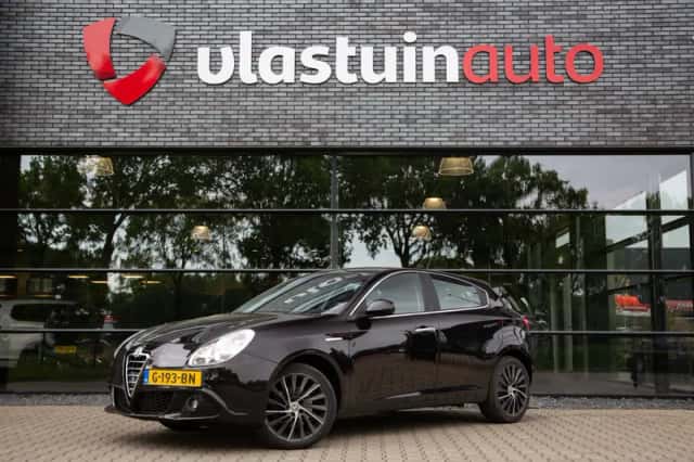 Alfa Romeo Giulietta (2012) thumbnail 1