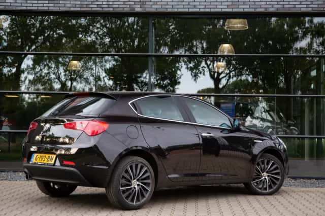 Alfa Romeo Giulietta (2012) thumbnail 2