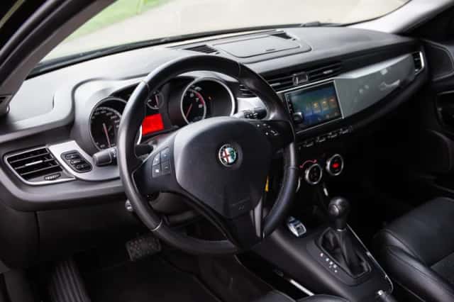 Alfa Romeo Giulietta (2012) thumbnail 4