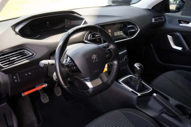 Peugeot 308 (2021) thumbnail 4