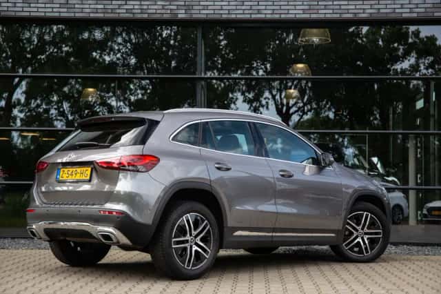 Mercedes-Benz GLA (2021) thumbnail 2