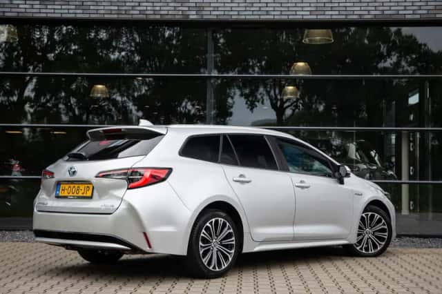 Toyota Corolla (2020) thumbnail 2