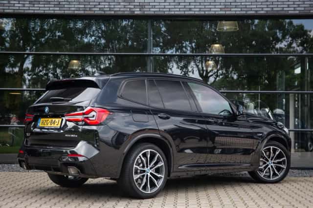 BMW X3 (2022) thumbnail 2