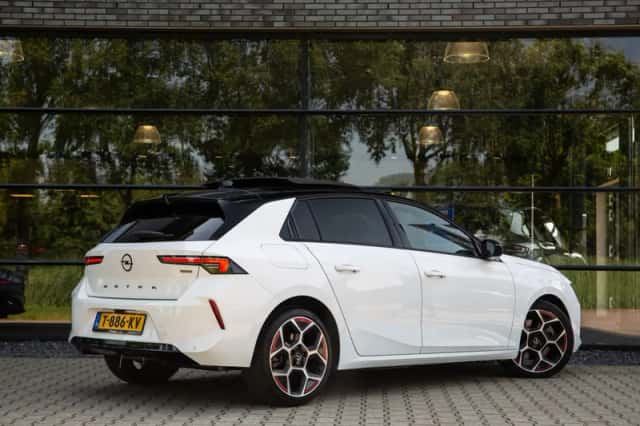 Opel Astra (2022) thumbnail 2
