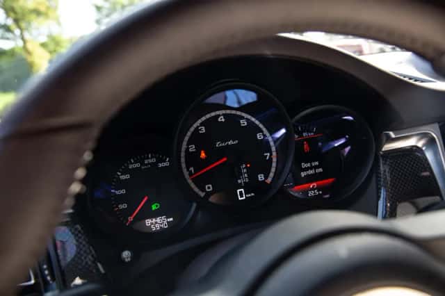 Porsche Macan (2019) thumbnail 6