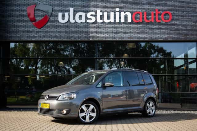 Volkswagen Touran (2015) thumbnail 1