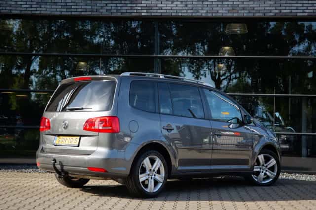 Volkswagen Touran (2015) thumbnail 2