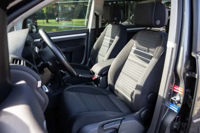 Volkswagen Touran (2015) thumbnail 3