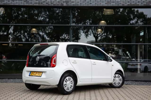 Volkswagen Up (2013) thumbnail 2