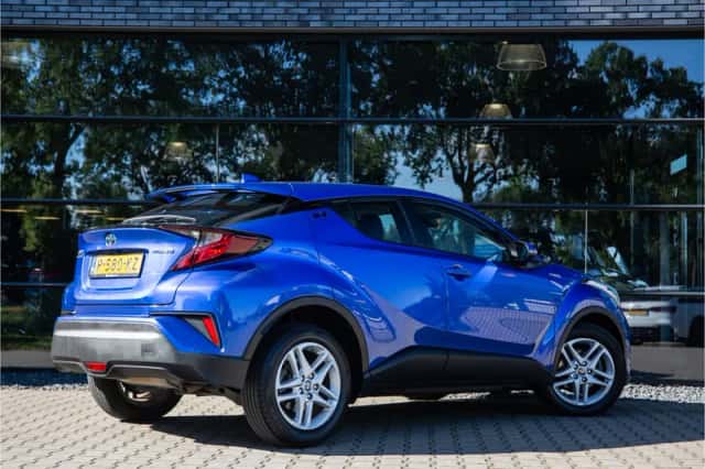 Toyota C Hr (2022) thumbnail 2