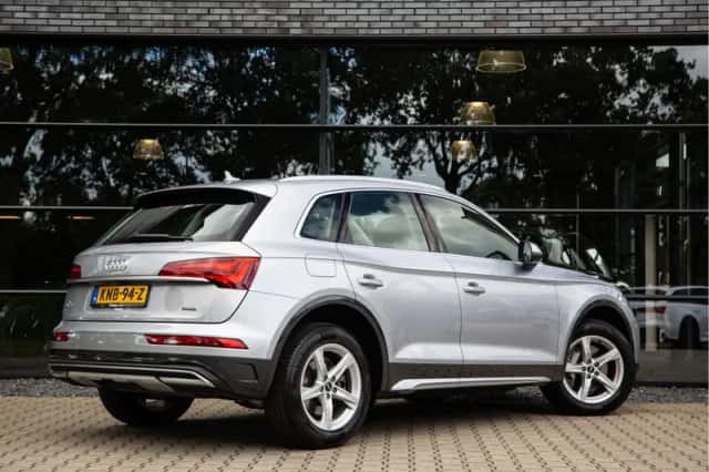 Audi Q5 (2022) thumbnail 2
