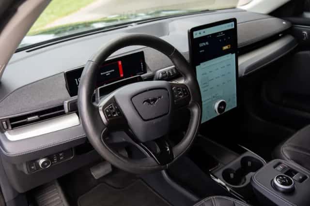 Ford Mustang (2021) thumbnail 5