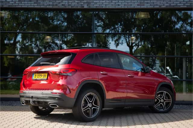 Mercedes-Benz GLA (2021) thumbnail 2
