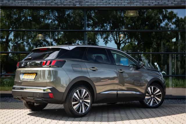 Peugeot 3008 (2020) thumbnail 2