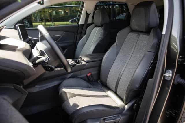 Peugeot 3008 (2020) thumbnail 3