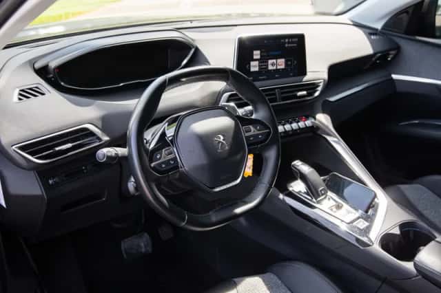 Peugeot 3008 (2020) thumbnail 4