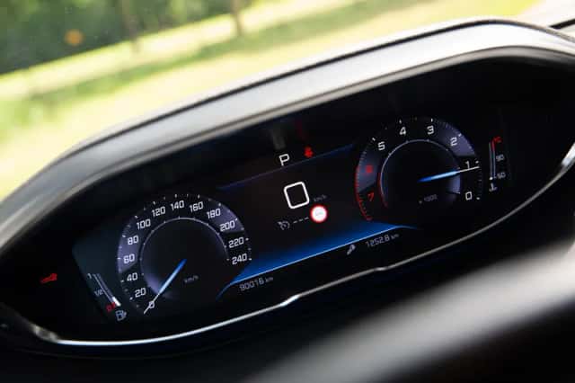 Peugeot 3008 (2020) thumbnail 5