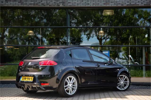 SEAT Leon (2010) thumbnail 2