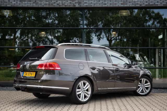 Volkswagen Passat (2012) thumbnail 2