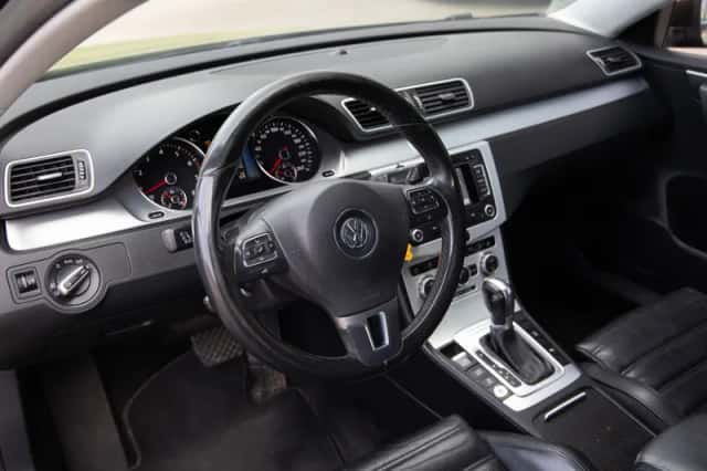 Volkswagen Passat (2012) thumbnail 4