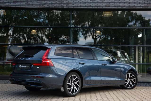 Volvo V60 (2022) thumbnail 2