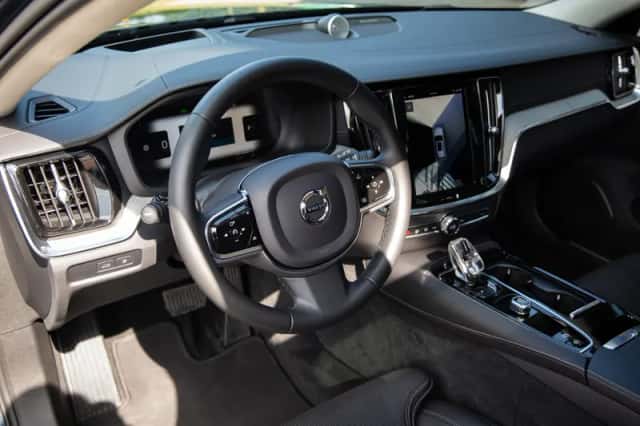 Volvo V60 (2022) thumbnail 5