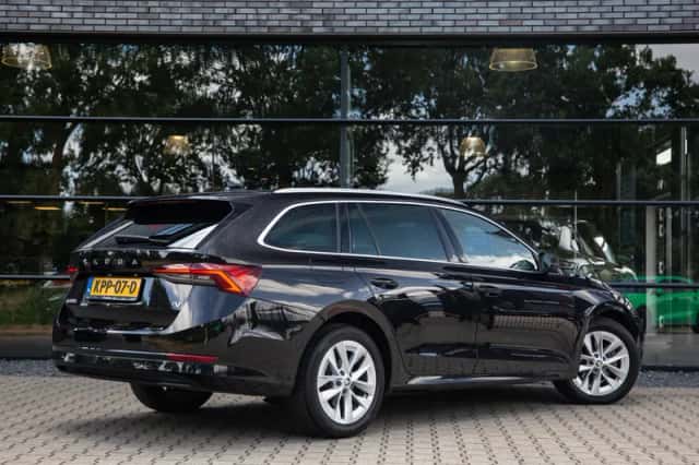 Škoda Octavia (2022) thumbnail 2