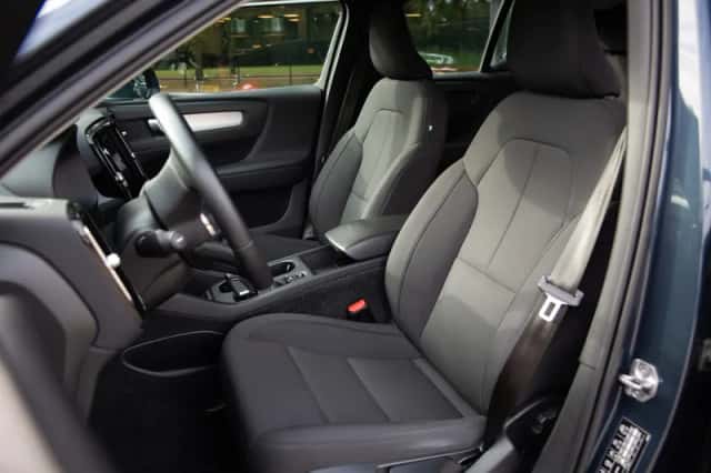 Volvo XC40 (2020) thumbnail 3