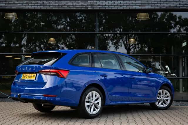 Škoda Octavia (2023) thumbnail 2