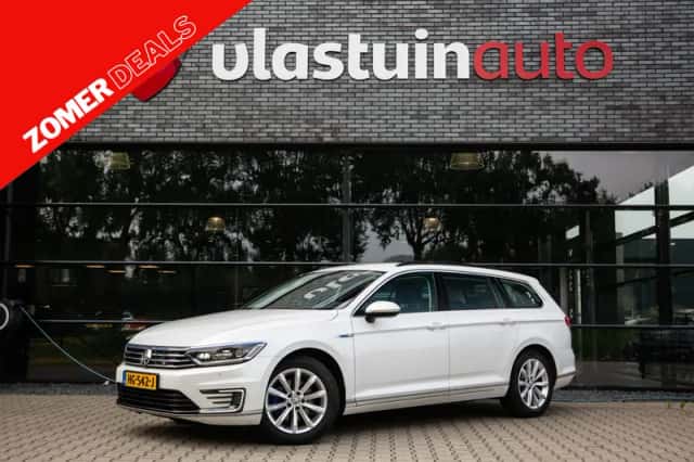 Volkswagen Passat (2015) thumbnail 1