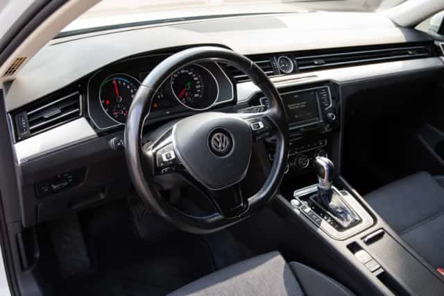 Volkswagen Passat (2015) thumbnail 4