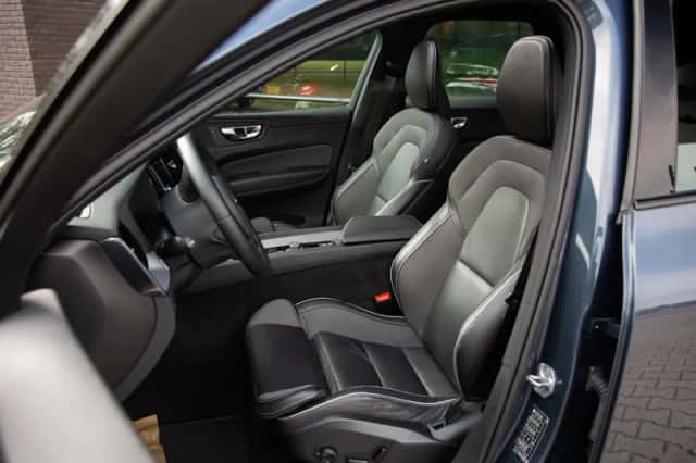 Volvo XC60 (2021) thumbnail 4