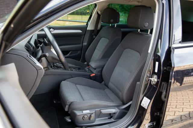 Volkswagen Passat (2021) thumbnail 3