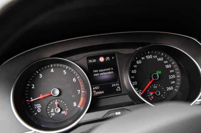 Volkswagen Passat (2021) thumbnail 5