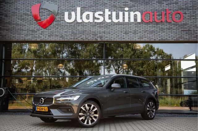 Volvo V60 (2022) thumbnail 1